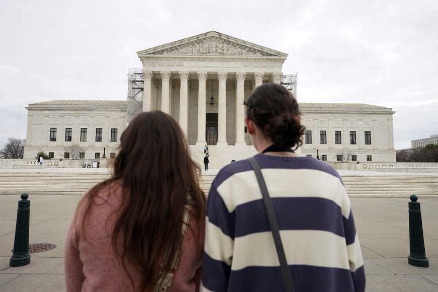 Visitors stand outside the United States Supreme Court building after justices unanimously reversed a Dec. 19, 2023 decision by Colorado's top court to kick Donald Trump off the state's Republican primary ballot, in Washington, U.S., March 4, 2024. REUTERS/Kevin Lamarque
