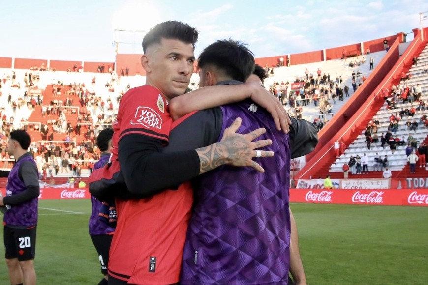 Festejo y emoción para los jugadores leprosos. Crédito: Prensa Newell's
