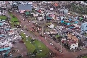 Cerca del 80% de la ciudad resultó afectada, con viviendas y estructuras destruidas.