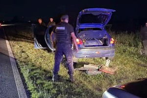 Cruzó un semáforo en rojo mientras huía de la policía, chocó y murió - Image 3