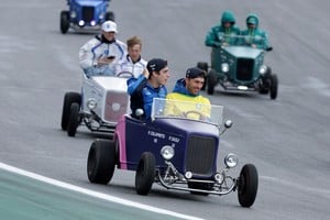 Formula One F1 - Sao Paulo Grand Prix - Autodromo Jose Carlos Pace, Sao Paulo, Brazil - November 9, 2025
Alpine's Franco Colapinto and Alpine's Pierre Gasly during the drivers parade before the race REUTERS/Ricardo Moraes