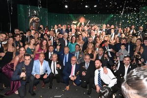 La foto grupal de todos los ganadores de los Premios Brigadier 2025. Crédito: Flavio Raina