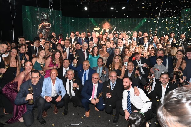 La foto grupal de todos los ganadores de los Premios Brigadier 2025. Crédito: Flavio Raina