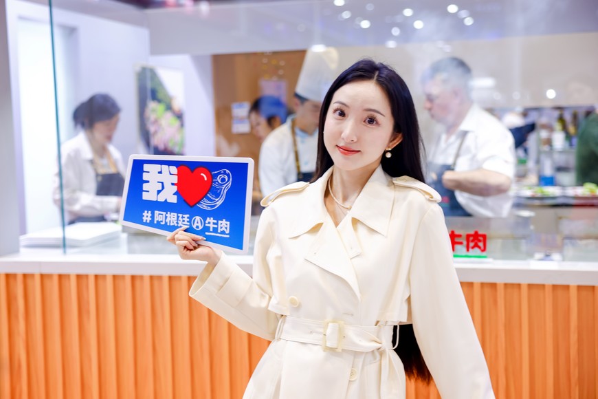 La CIIE 2025 se lleva a cabo en el Centro Nacional de Exposiciones y Convenciones de Shanghái, con la participación de más de 3.400 empresas de 150 países. El IPCVA participa junto con 13 empresas exportadoras.