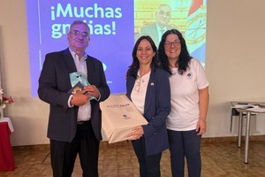 Calvo, junto a su equipo de trabajo, visitó las instalaciones de la Escuela