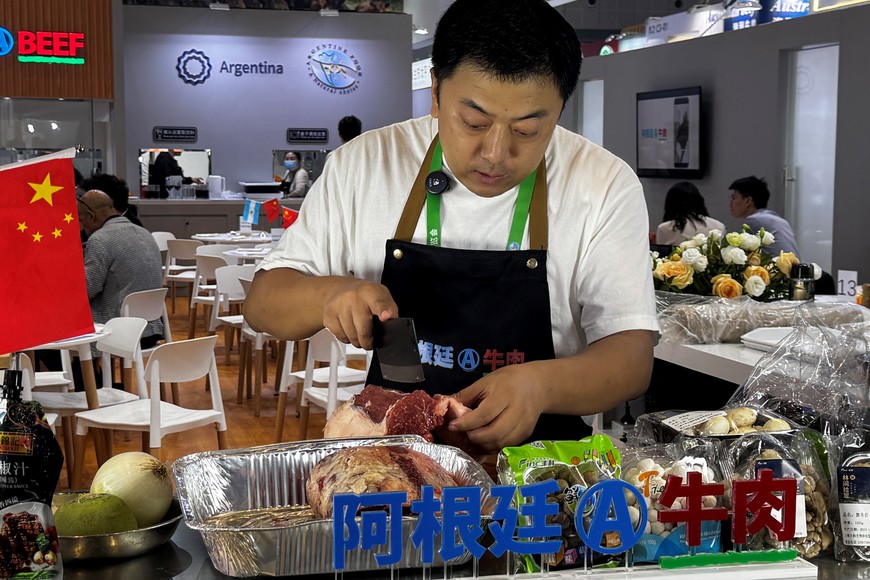 La CIIE 2025 se lleva a cabo en el Centro Nacional de Exposiciones y Convenciones de Shanghái, con la participación de más de 3.400 empresas de 150 países. El IPCVA participa junto con 13 empresas exportadoras.