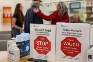 El 95% de la población necesita estar inmunizada para detener la propagación del sarampión. Reuters.