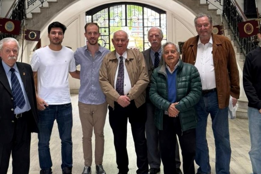 Integrantes de diversas promociones, de la 1 a la 64, del LMGB durante un encuentro de camaradería.