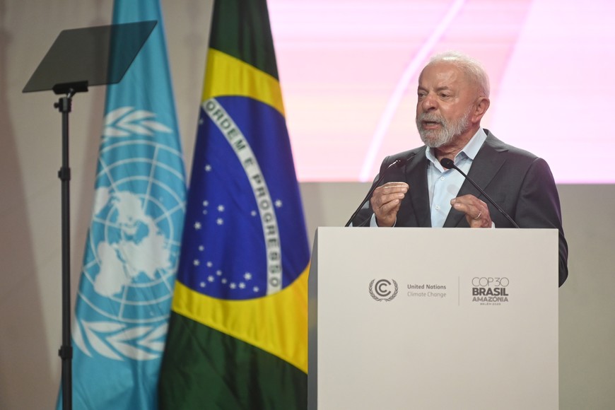 (251110) -- BELEM, 10 noviembre, 2025 (Xinhua) -- El presidente brasileño, Luiz Inácio Lula da Silva, pronuncia un discurso durante la inauguración de la 30ª Conferencia de las Partes (COP30) de la Convención Marco de las Naciones Unidas sobre el Cambio Climático, en estado de Pará, Brasil, el 10 de noviembre de 2025. La COP30 de la Convención Marco de las Naciones Unidas sobre el Cambio Climático comenzó la mañana del lunes en la ciudad de Belém, en el estado amazónico de Pará de Brasil, con el objetivo de volver a colocar la lucha contra el cambio climático en el centro de las prioridades internacionales. (Xinhua/Lucio Tavora) (lt) (rtg) (ah) (ce)