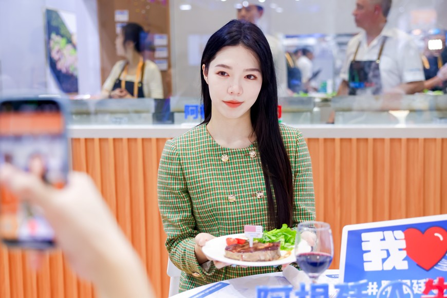 La CIIE 2025 se lleva a cabo en el Centro Nacional de Exposiciones y Convenciones de Shanghái, con la participación de más de 3.400 empresas de 150 países. El IPCVA participa junto con 13 empresas exportadoras.