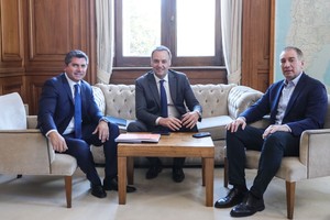 Orrego abrió la mesa de diálogo de este lunes con Adorni y Santilli.