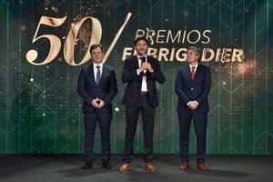 Nahuel Caputto, CEO de El Litoral; Maximiliano Pullaro, gobernador de Santa Fe; y Nicolás Cabó, presidente de ADER. Especial