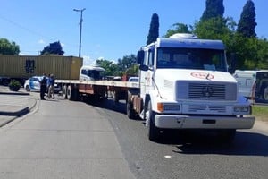 Un motociclista murió tras chocar con un camión en una avenida de La Plata
