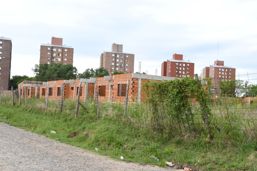 La obra paralizada está detrás de las torres de La Florida. Foto: Manuel Fabatía