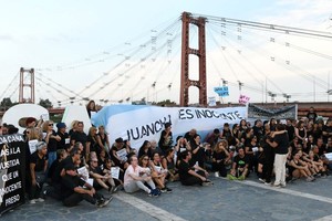 La marcha comenzó en la Plaza Pueyrredón y terminó en la laguna Setúbal. Foto: Manuel Fabatía