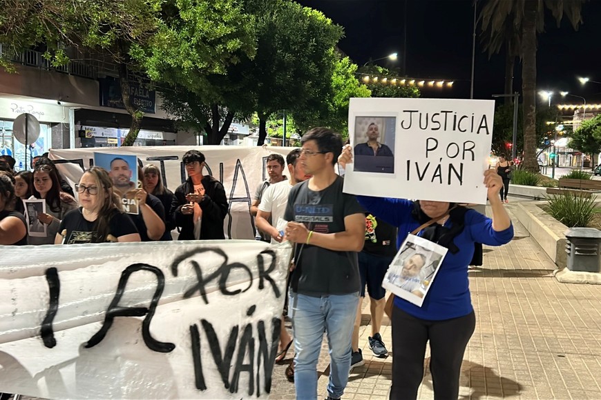 Familiares, amigos y allegados marcharon este lunes. Crédito: Radio Rafaela