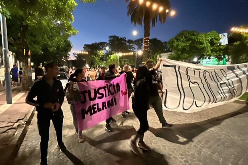Familiares, amigos y allegados marcharon este lunes. Crédito: Radio Rafaela