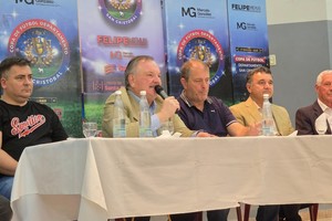 El senador confirmó que “por primera vez, el club que resultó campeón de la Copa de Oro, Sportivo Suardi, va a representar a nuestra región en la Copa Santa Fe Fútbol”.