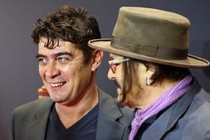 Johnny Depp y Riccardo Scamarcio en la premiere. Reuters.