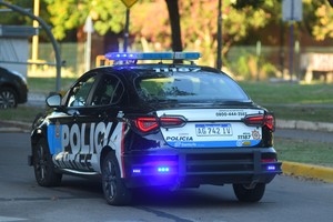 Cada móvil lleva siempre en cada misión por lo menos dos policías. Foto: Archivo