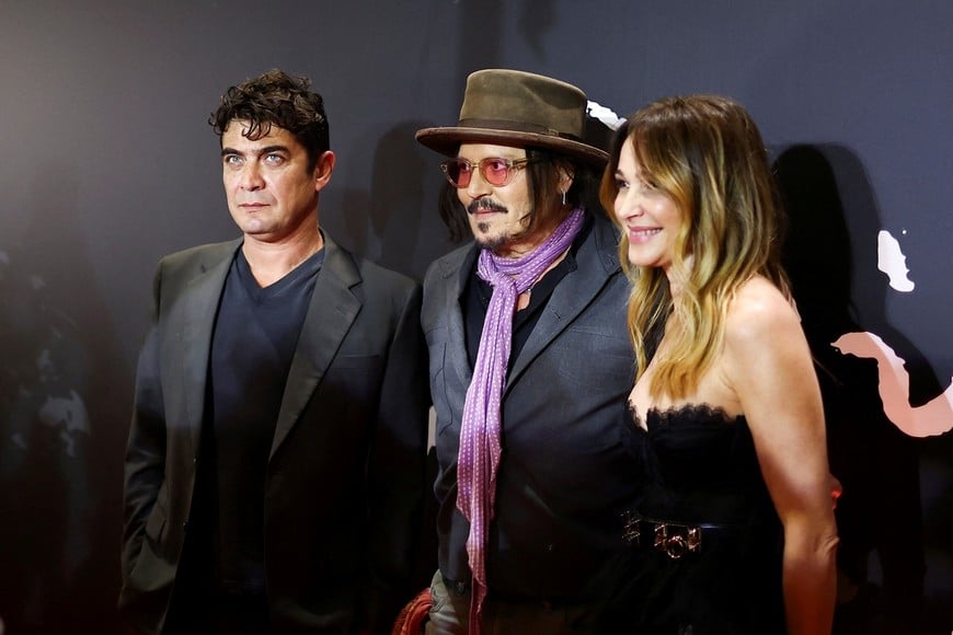 Director Johnny Depp, cast member Riccardo Scamarcio and Argentine TV host Veronica Lozano attend a screening of "Modi, three days on the wing of madness", in Buenos Aires, Argentina, November 11, 2025. REUTERS/Agustin Marcarian