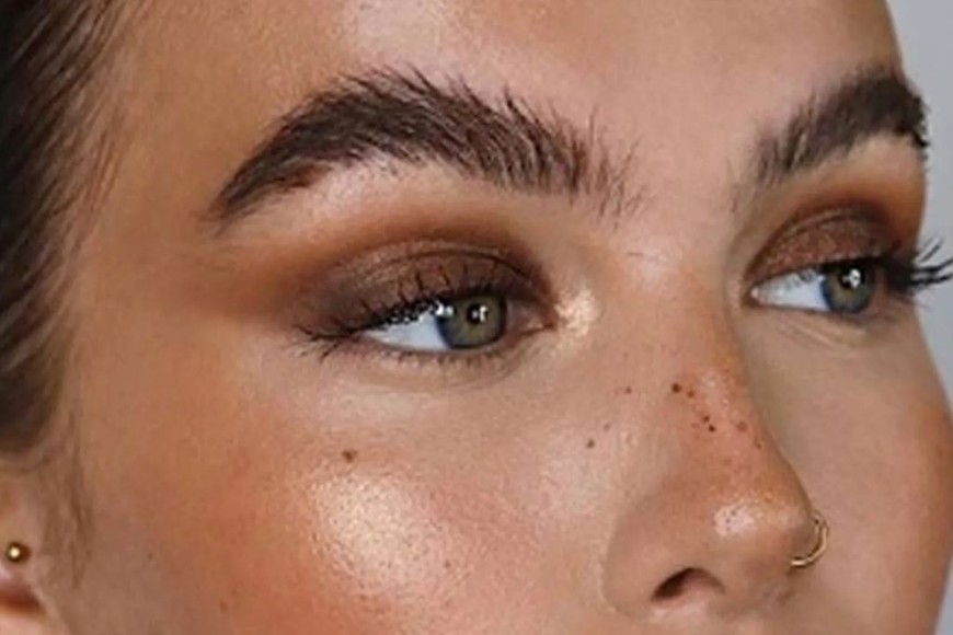 Maquillaje en clave cálida para una temporada más natural.