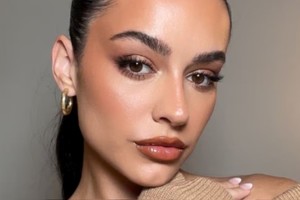 El cacao se convierte en inspiración para una estética sutil y elegante.