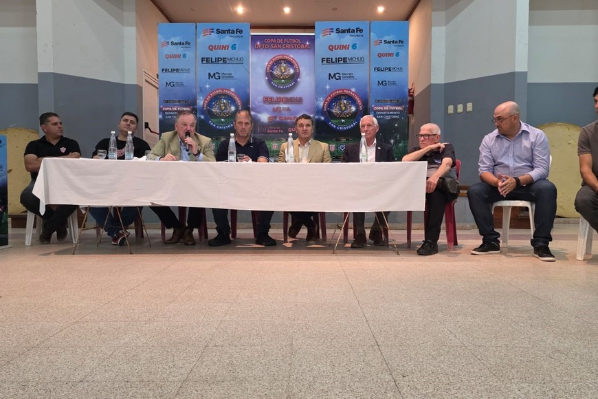 El senador confirmó que “por primera vez, el club que resultó campeón de la Copa de Oro, Sportivo Suardi, va a representar a nuestra región en la Copa Santa Fe Fútbol”.