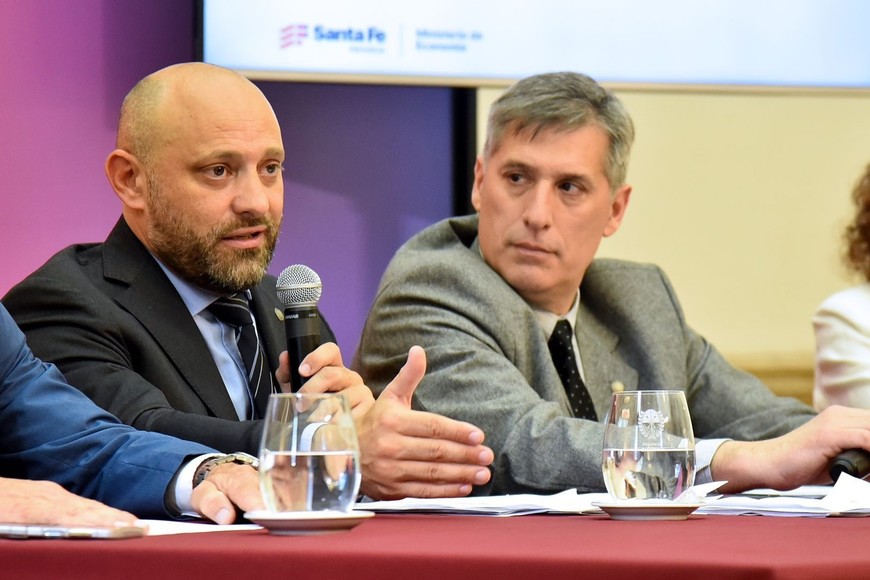 Los ministros Puccini y Olivares a cargo de definir los nuevos esquemas de tarifa social.