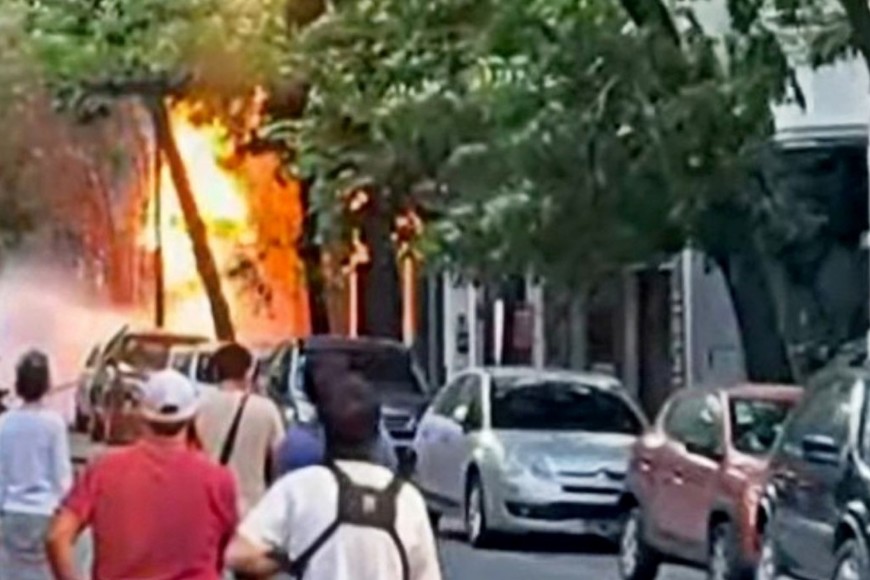 Escape de gas y fuego en Caballito: llamas de hasta 12 metros y un herido grave