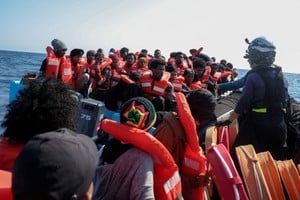 Crew of the migrant search and rescue ship Sea-Watch 5, operated by the German NGO Sea-Watch, carry out a rescue operation for migrants aboard an overcrowded boat in the Search and Rescue (SAR) zone in the central Mediterranean, off Libya, August 11, 2025. REUTERS/Louisa Gouliamaki     TPX IMAGES OF THE DAY