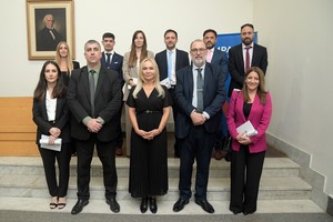 Los ocho nuevos fiscales posaron para la foto junto a las autoridades del MPA. Foto: Guillermo Di Salvatore
