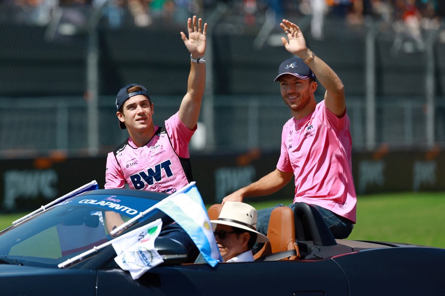 Formula One F1 - Mexico Grand Prix - Autodromo Hermanos Rodriguez, Mexico City, Mexico - October 26, 2025
Alpine's Pierre Gasly and Franco Colapinto during the drivers' parade ahead of the race REUTERS/Raquel Cunha