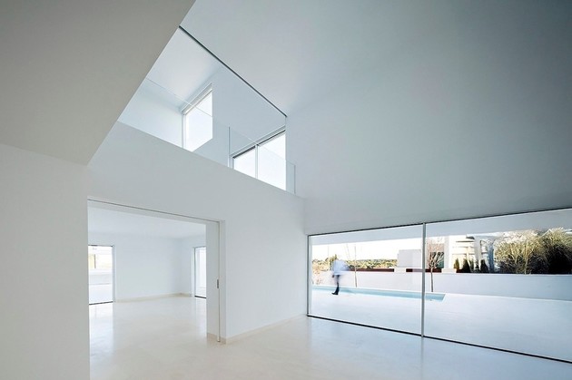 El desafío actual es diseñar espacios que se vivan con sentido, rechazando la superficialidad del ornamento digital y priorizando la autenticidad.