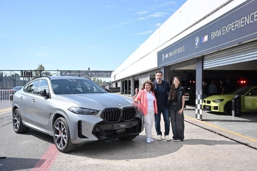 Ivana Dip, CEO de BMW Group Argentina; Fabián Turnes, Secretario de Deportes de la Ciudad de Buenos Aires; y Sofía Aloisi, Marketing de BMW Group Argentina.