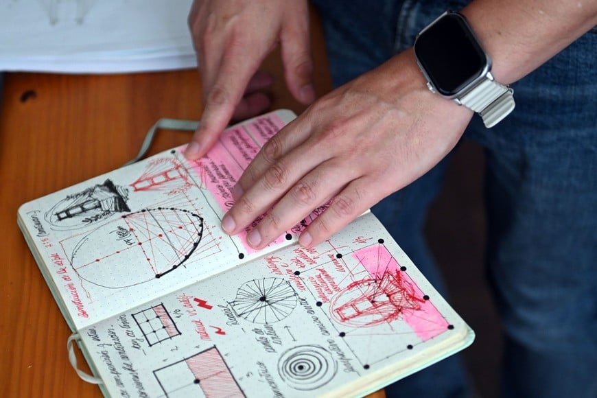 Bocetos de una idea, la bandera de Santa Fe. MCSF