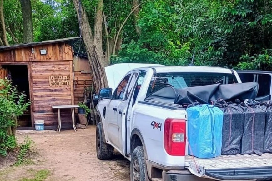 El sujeto emprendió la fuga en camioneta pero fue alcanzado y detenido.