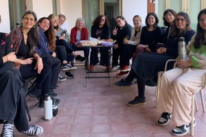 Las integrantes Rama Santa Fe junto a invitadas, en un momento de intercambio de ideas. Foto: Gentileza Rama Santa Fe
