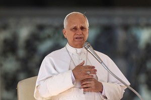 León XIV pidió una industria que incluya, genere empleo y respete la dignidad social. Foto: Reuters