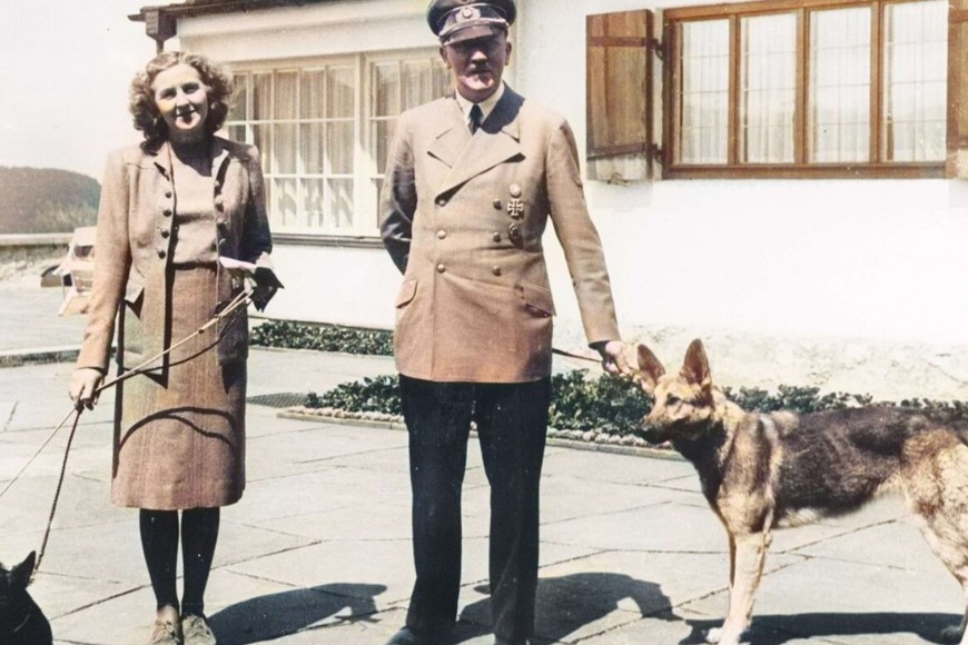Hitler con su compañera Eva Braun y sus perros. Getty