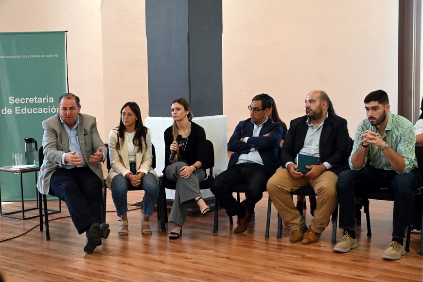 Reunión para evitar inconvenientes en los festejos escolares. MCSF