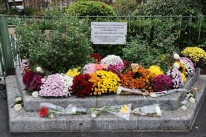 Flowers placed in front of a plaque paying tribute to victims at the intersection of Faubourg du Temple and Boulevard Jules Ferry near “La Bonne Biere” cafe in Paris on November 13, 2025, during ceremonies across Paris marking a decade since the terror attacks of November 13, 2015 in which 130 civilians were killed.     LUDOVIC MARIN/Pool via REUTERS