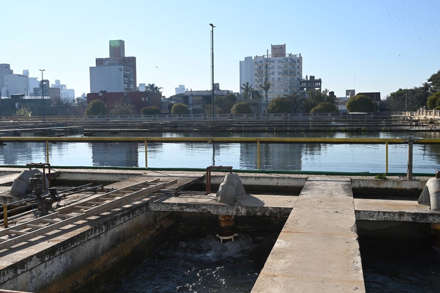 Aguas Santafesinas presentó el plan de obras para mejorar el servicio en verano. Crédito: Flavio Raina.
