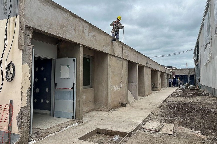 Las tareas en el Hospital de Villa Ocampo demandan una inversión al Estado provincial de 18 mil millones de pesos.
