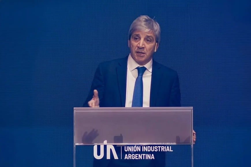 Caputo en la UIA: “Hay que graduarse primero antes de flotar libremente, no nos agrandemos”