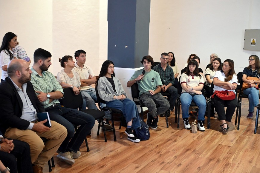 Reunión para evitar inconvenientes en los festejos escolares. MCSF