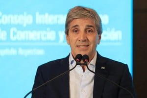 Luis Caputo prometió seguir bajando impuestos.