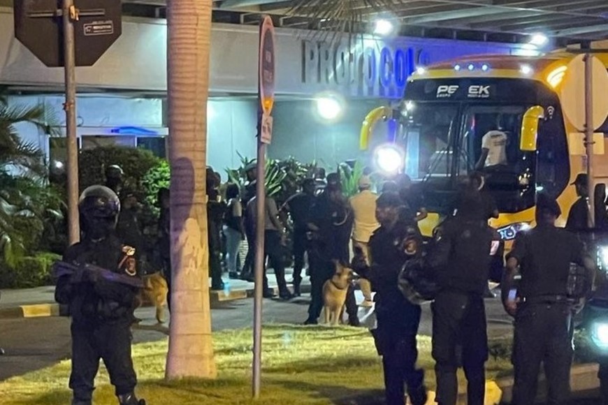 Hhubo mucha protección policial y hasta de carros militares.