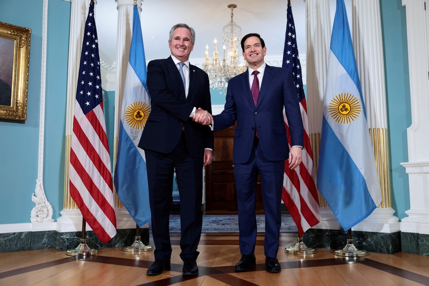 U.S. Secretary of State Marco Rubio shakes hands with Argentine Foreign Minister Pablo Quirno as they meet at the State Department in Washington, D.C., U.S., November 13, 2025. REUTERS/Evelyn Hockstein