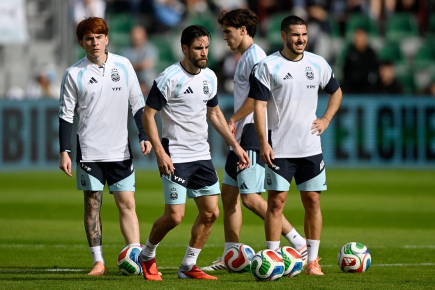 Soccer Football - International Friendly - Argentina Training - Estadio Manuel Martinez Valero, Elche, Spain - November 13, 2025
Argentina's Nicolas Tagliafico with Valentin Barco and Emiliano Buendia during training REUTERS/Pablo Morano